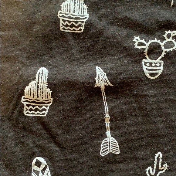 Cactus and arrow black crop top - Picture 2 of 3